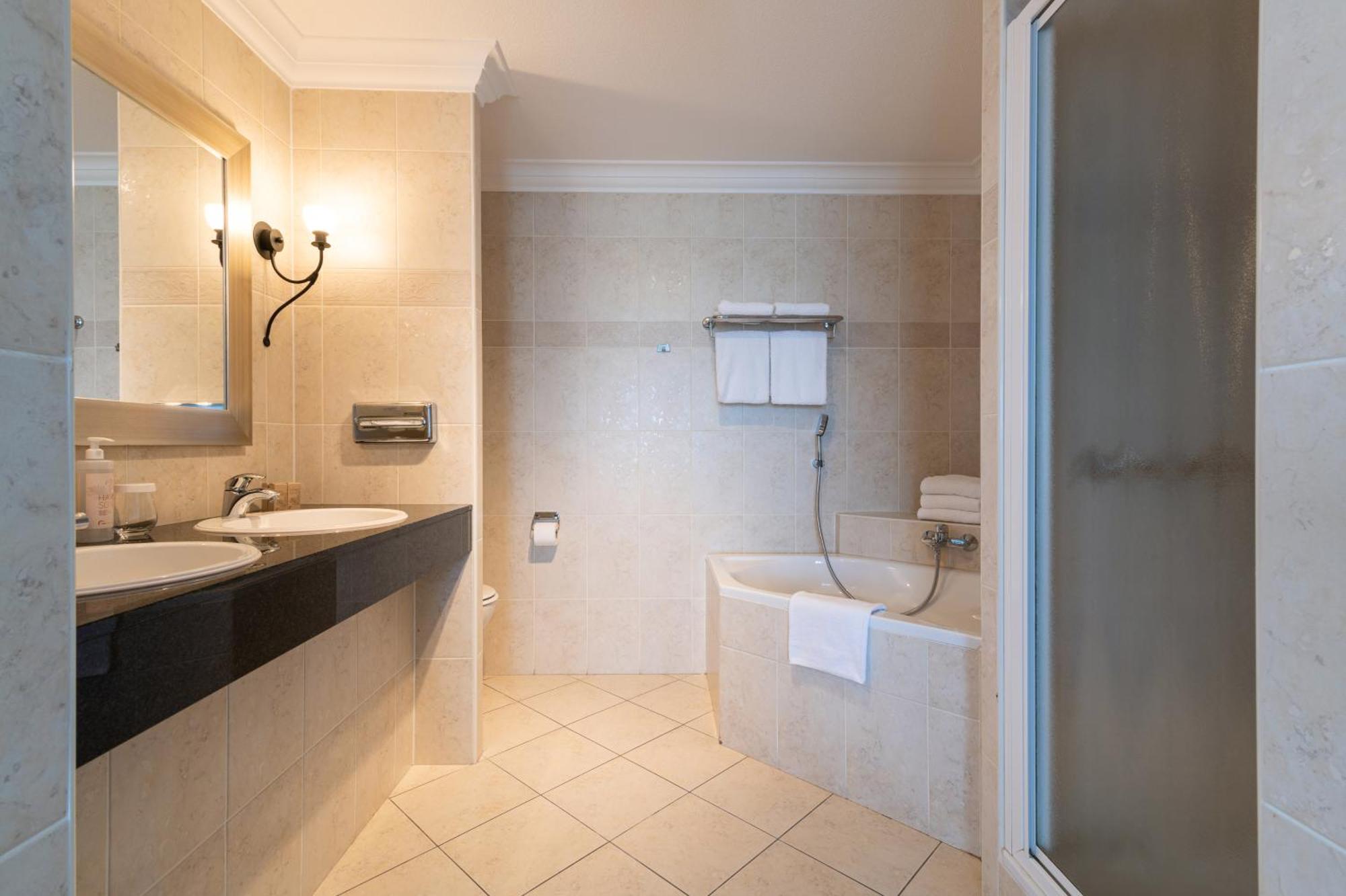 Van Der Valk Hotel Venlo Kültér fotó